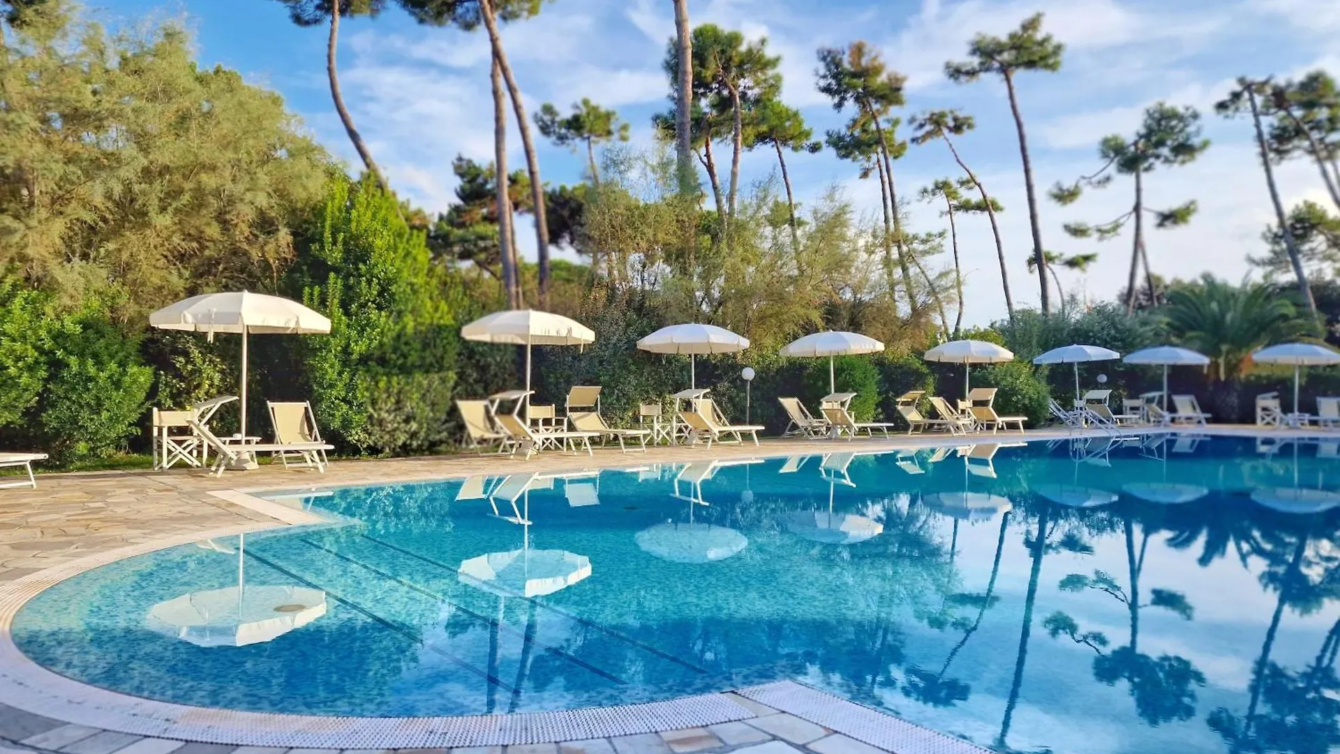 Hotel Villa Elsa Marina di Massa 3*,  Italy