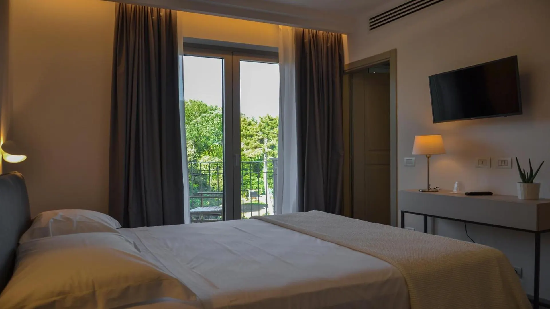 Hotel Villa Elsa Marina di Massa 3*,  Italy