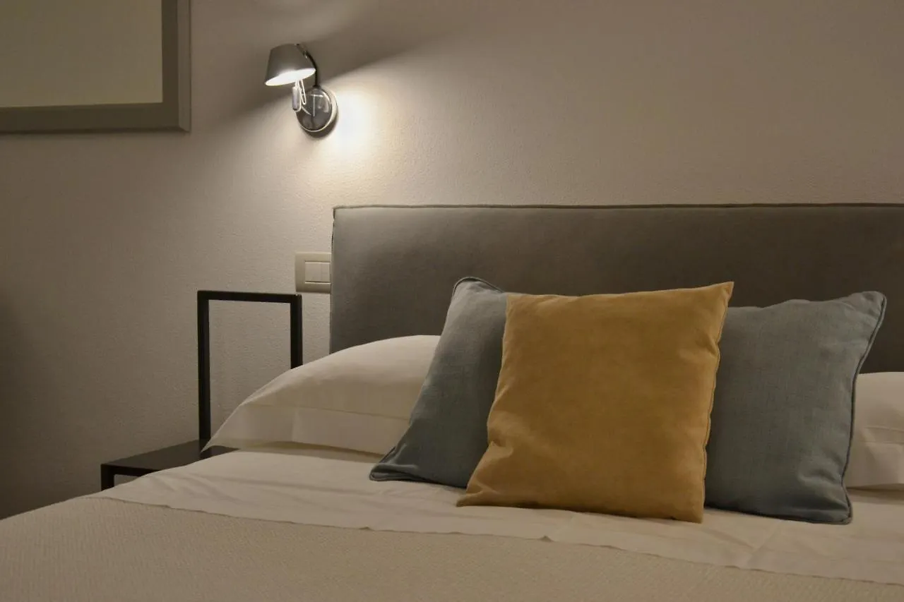 Hotel Villa Elsa Marina di Massa 3*,