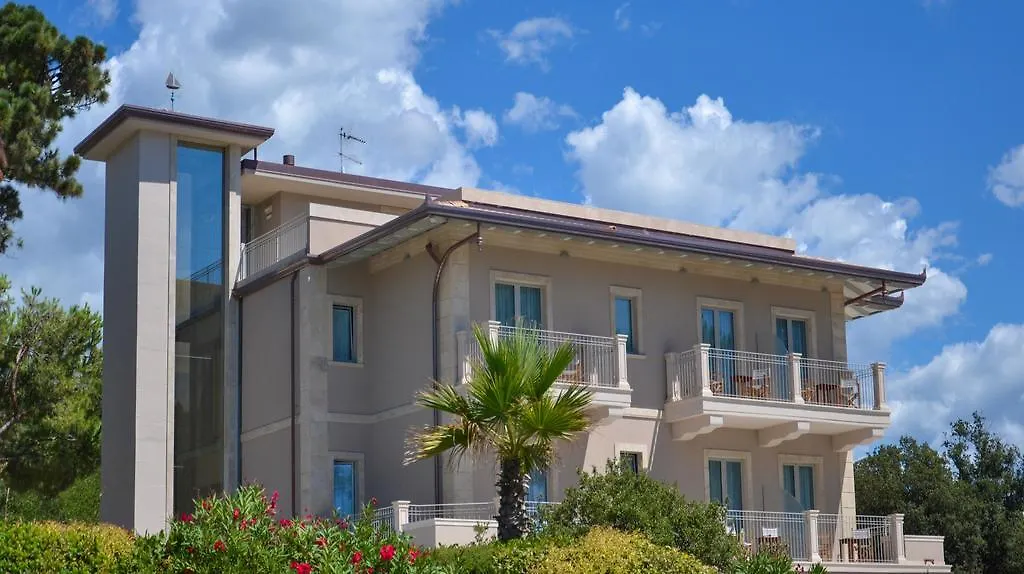 Hotel Villa Elsa Marina di Massa 3*,